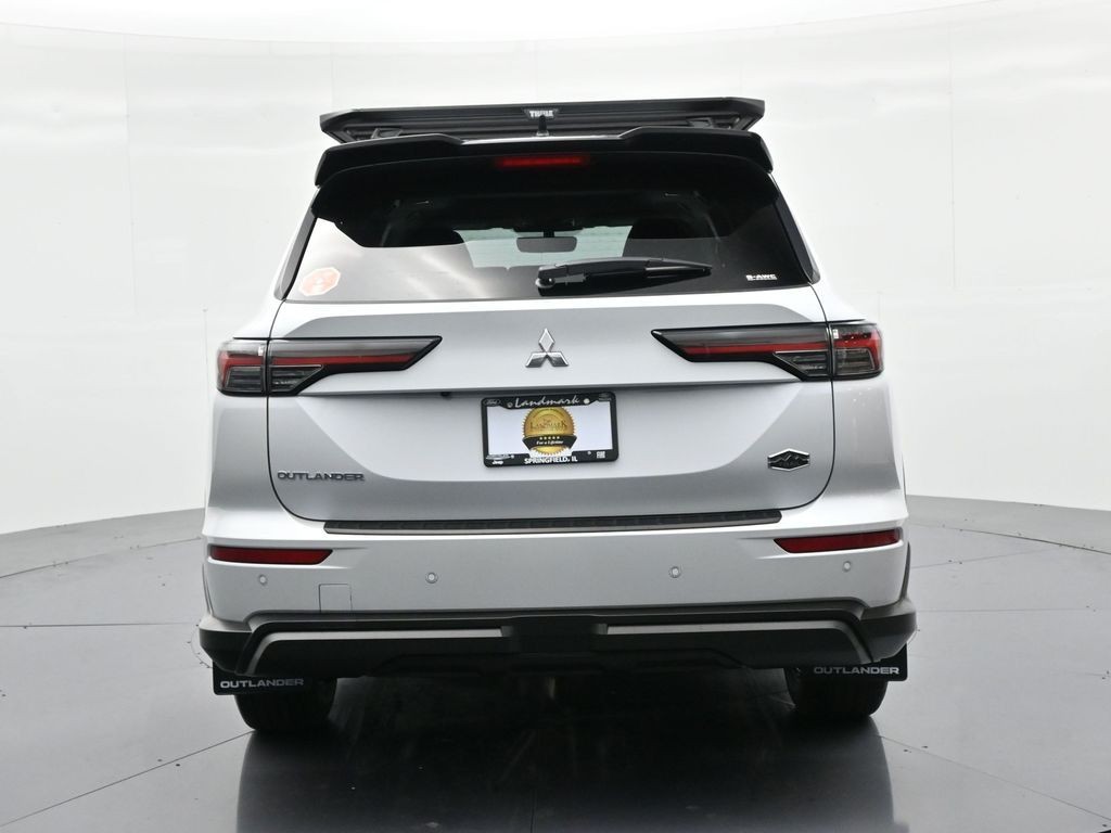 Mitsubishi Outlander Vehicle Full-screen Gallery Image 7