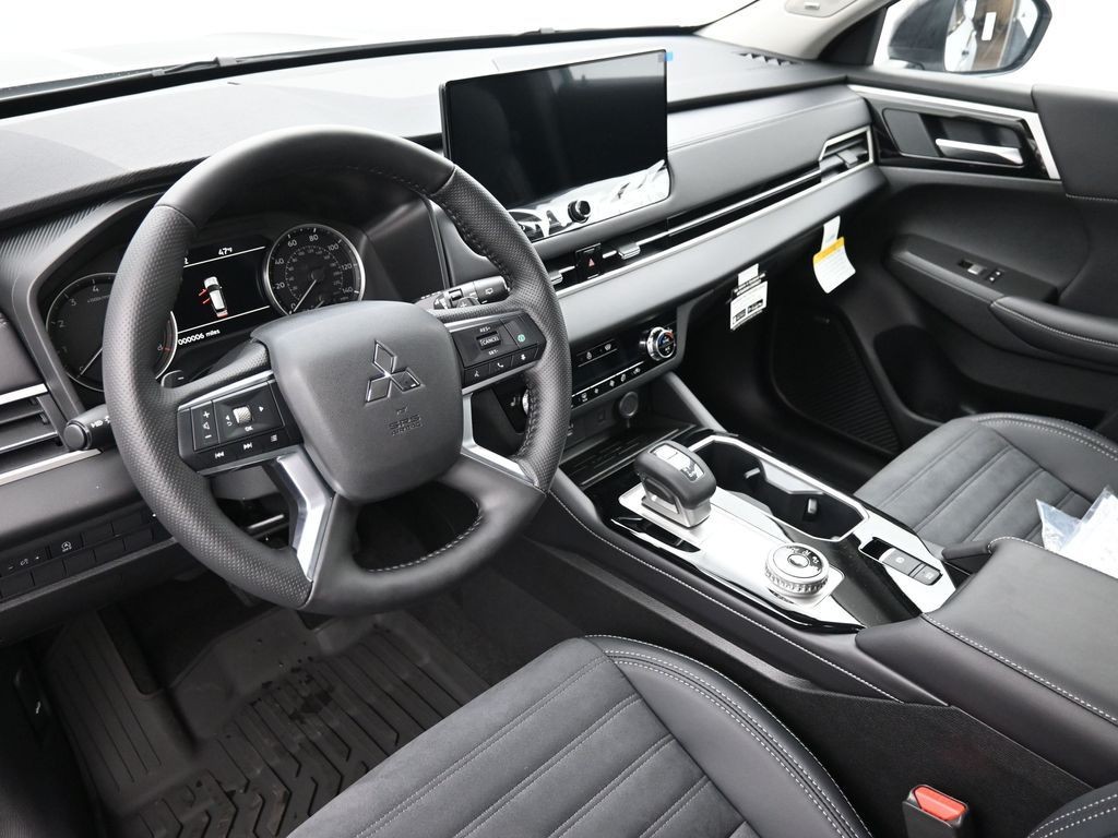 Mitsubishi Outlander Vehicle Full-screen Gallery Image 15