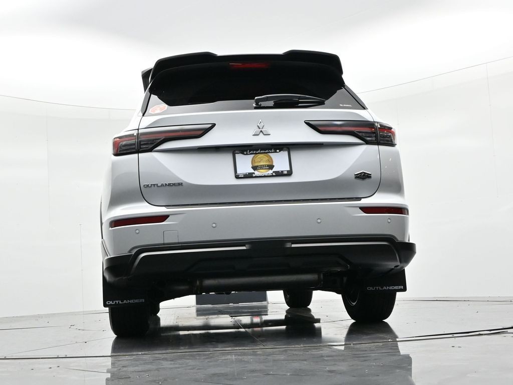 Mitsubishi Outlander Vehicle Full-screen Gallery Image 22