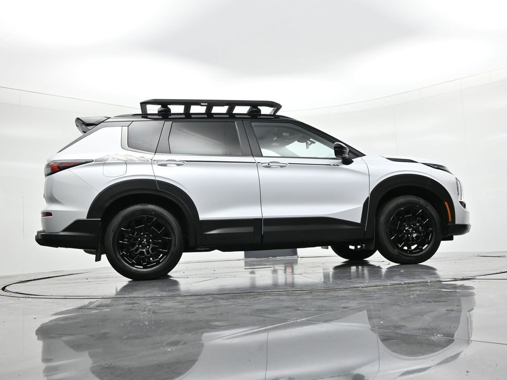 Mitsubishi Outlander Vehicle Full-screen Gallery Image 24