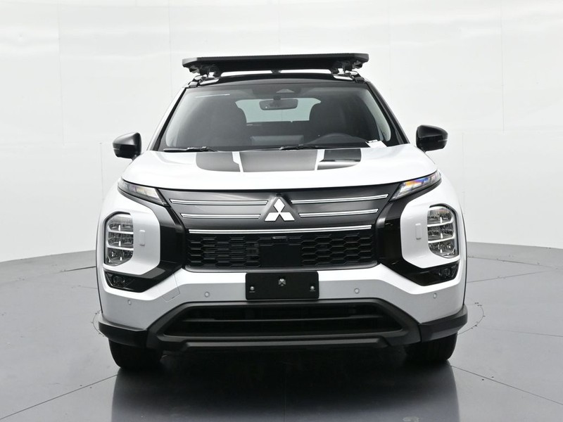 Mitsubishi Outlander Vehicle Full-screen Gallery Image 3