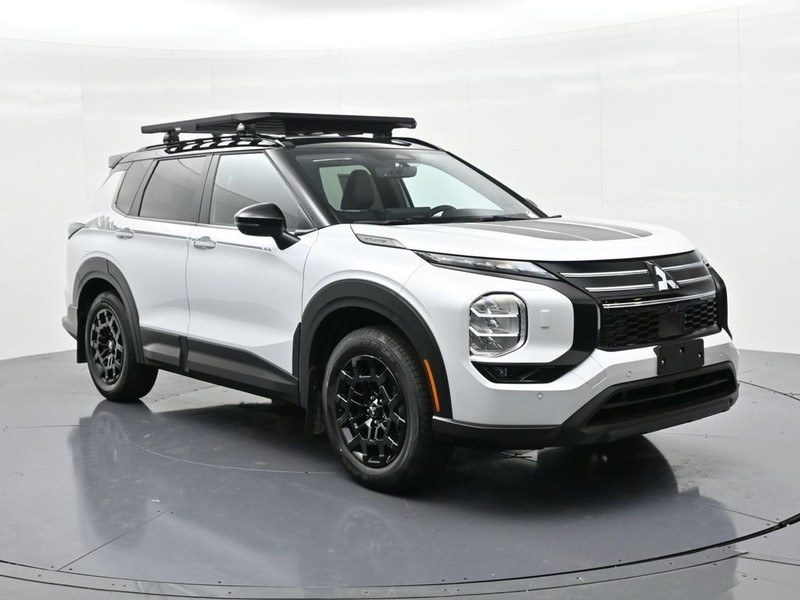 Mitsubishi Outlander Vehicle Full-screen Gallery Image 4