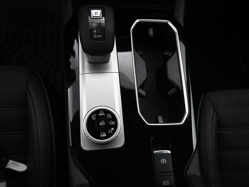 Mitsubishi Outlander Vehicle Full-screen Gallery Image 12