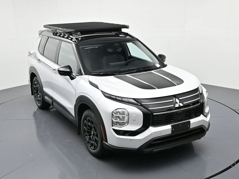 Mitsubishi Outlander Vehicle Full-screen Gallery Image 17