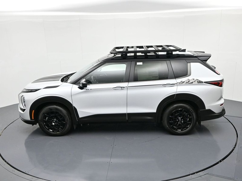 Mitsubishi Outlander Vehicle Full-screen Gallery Image 20