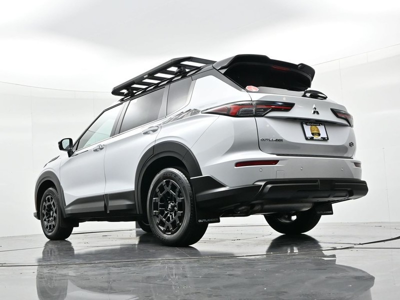 Mitsubishi Outlander Vehicle Full-screen Gallery Image 21