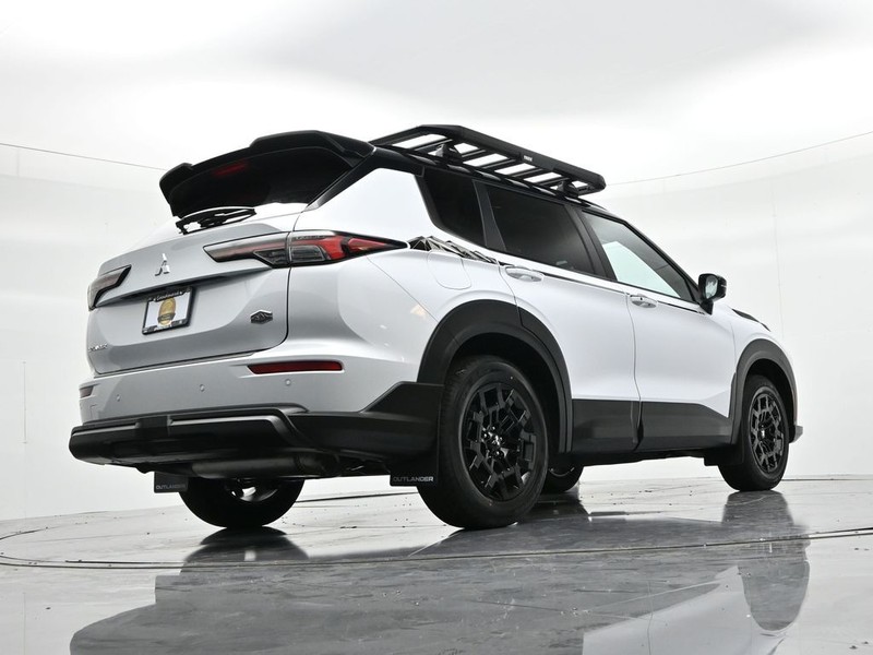 Mitsubishi Outlander Vehicle Full-screen Gallery Image 23