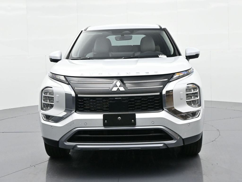 Mitsubishi Outlander Vehicle Full-screen Gallery Image 3