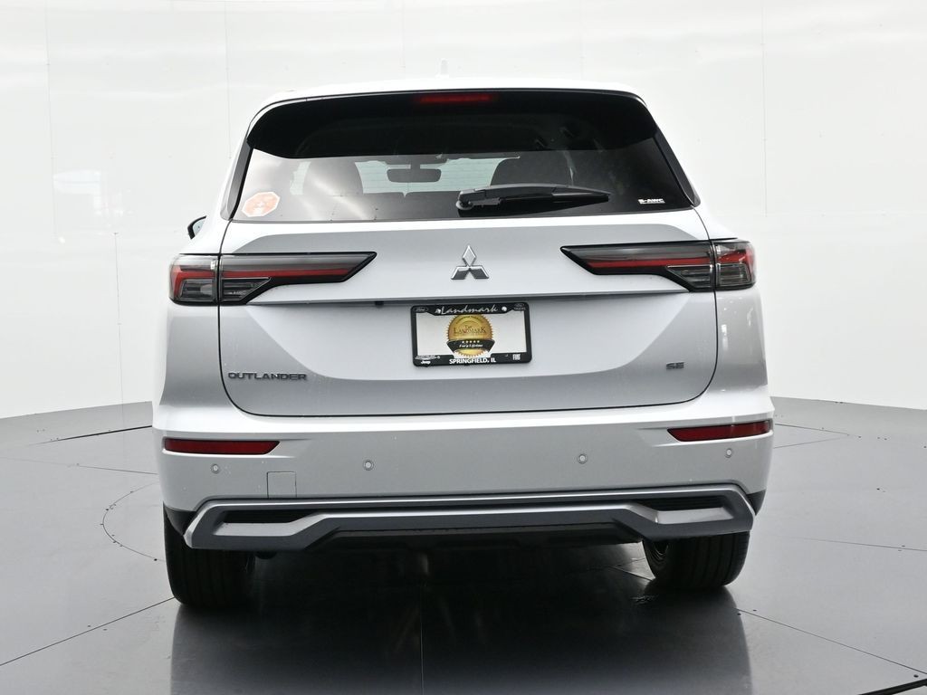 Mitsubishi Outlander Vehicle Full-screen Gallery Image 7