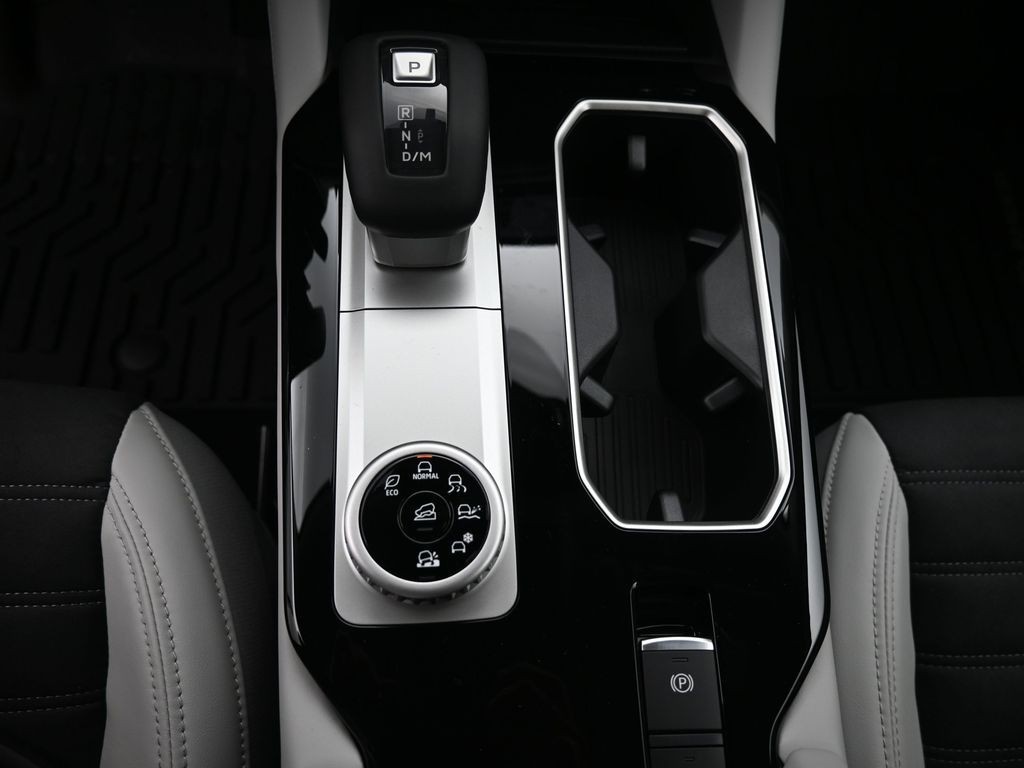 Mitsubishi Outlander Vehicle Full-screen Gallery Image 13