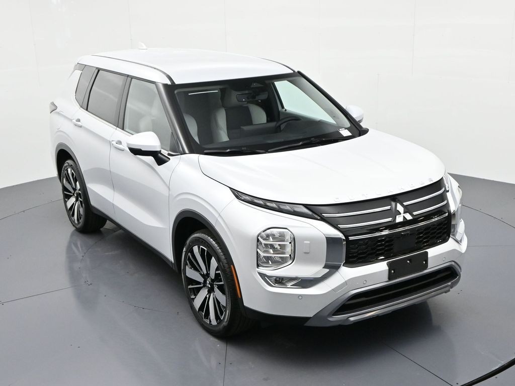 Mitsubishi Outlander Vehicle Full-screen Gallery Image 16