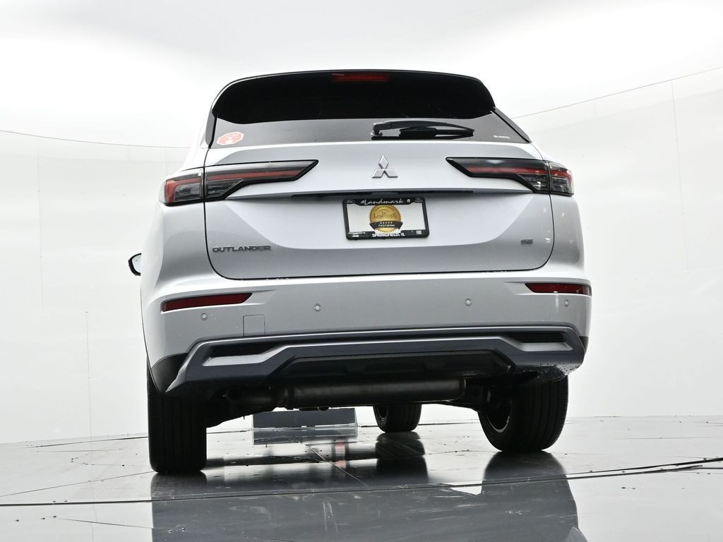 Mitsubishi Outlander Vehicle Full-screen Gallery Image 21