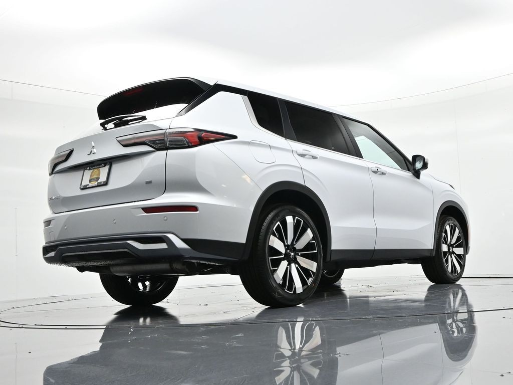 Mitsubishi Outlander Vehicle Full-screen Gallery Image 22