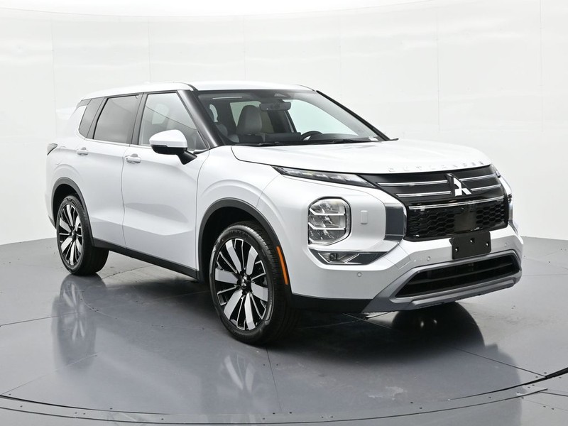 Mitsubishi Outlander Vehicle Full-screen Gallery Image 4