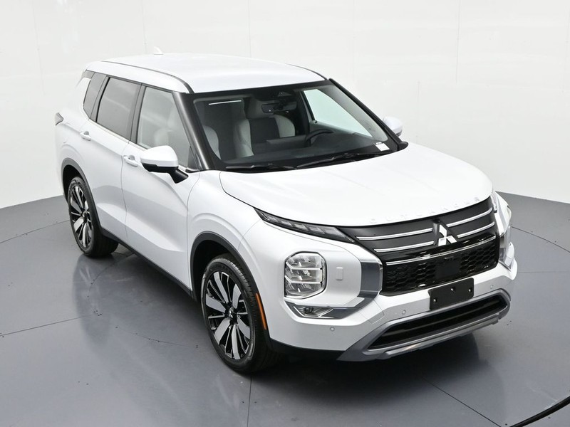 Mitsubishi Outlander Vehicle Full-screen Gallery Image 16