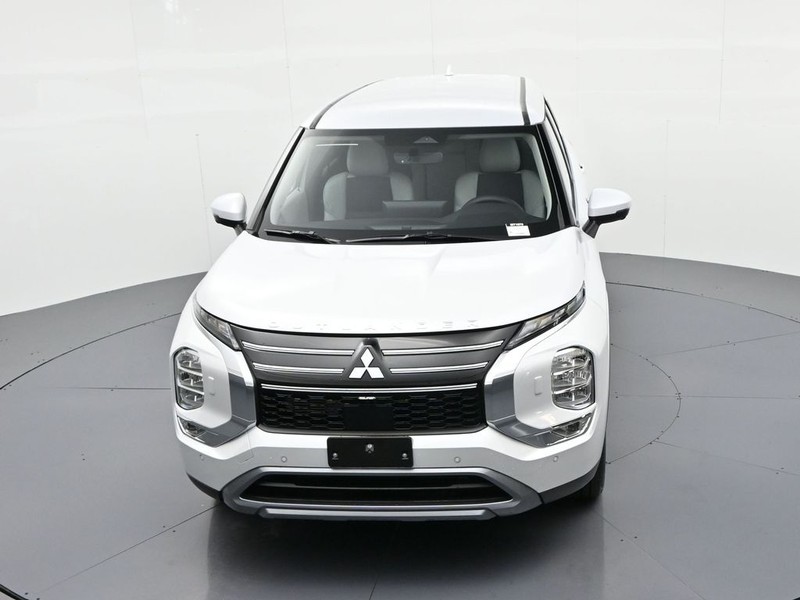 Mitsubishi Outlander Vehicle Full-screen Gallery Image 17