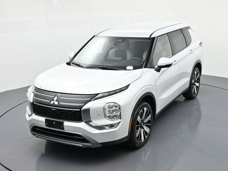 Mitsubishi Outlander Vehicle Full-screen Gallery Image 18