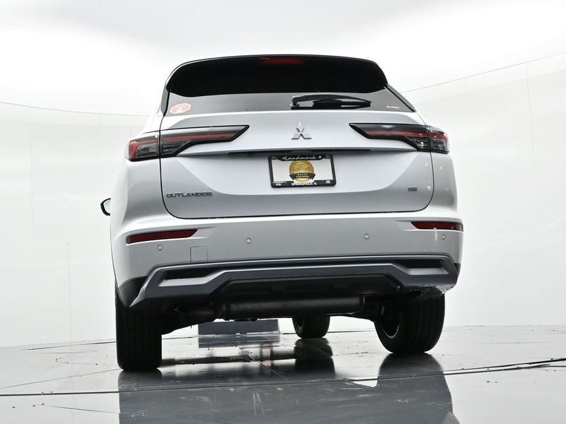 Mitsubishi Outlander Vehicle Full-screen Gallery Image 21