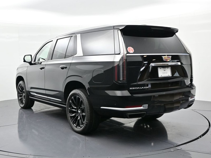 Cadillac Escalade Vehicle Full-screen Gallery Image 8