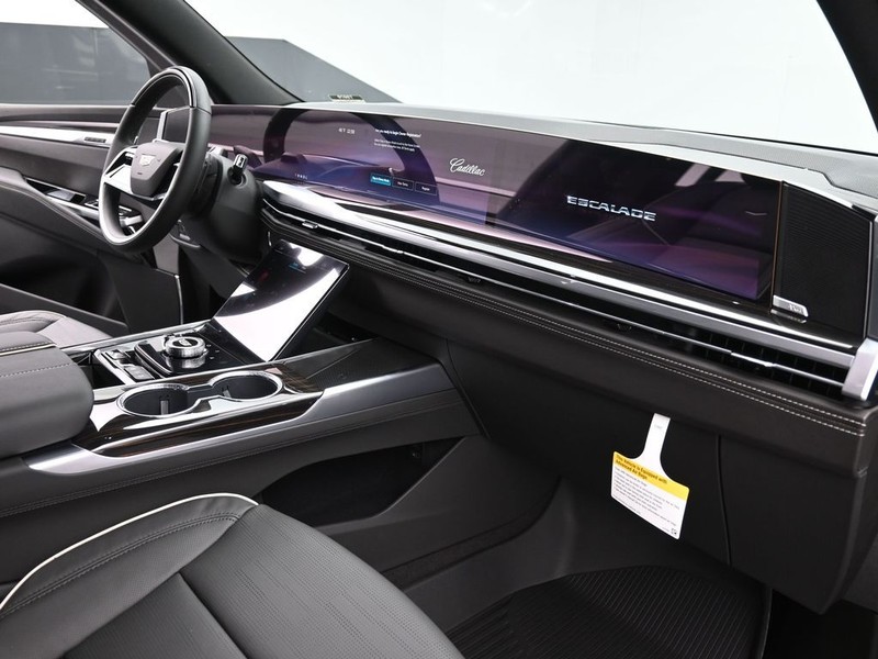 Cadillac Escalade Vehicle Full-screen Gallery Image 10
