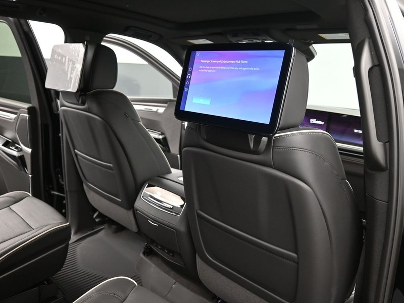 Cadillac Escalade Vehicle Full-screen Gallery Image 11