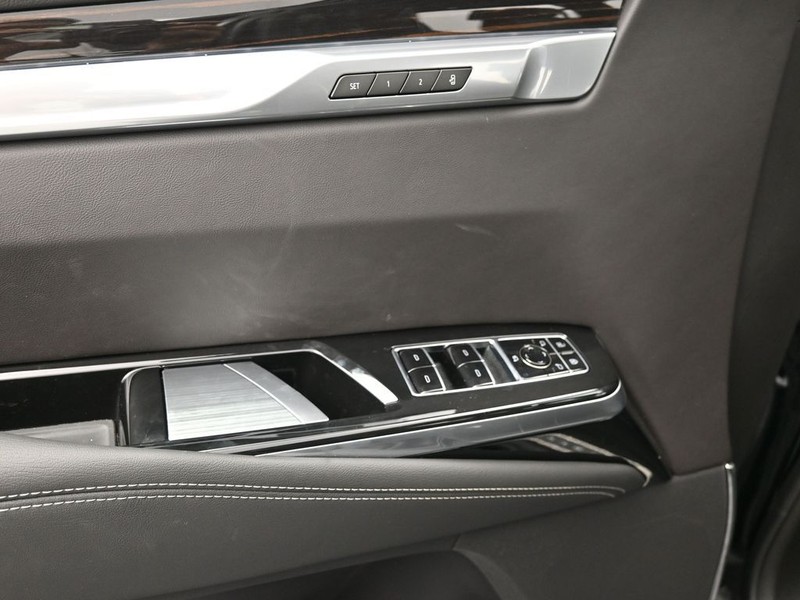 Cadillac Escalade Vehicle Full-screen Gallery Image 13