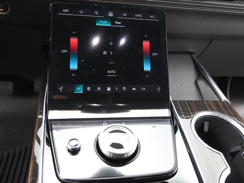 Cadillac Escalade Vehicle Full-screen Gallery Image 16