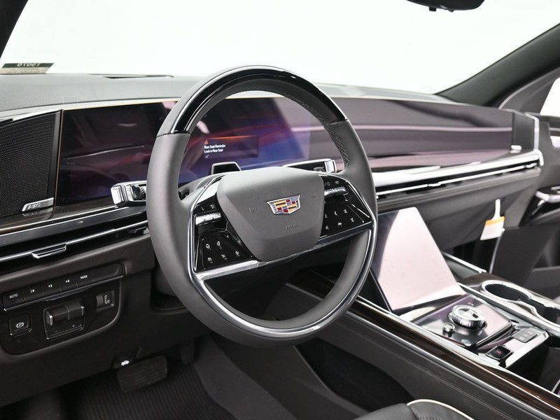 Cadillac Escalade Vehicle Full-screen Gallery Image 18
