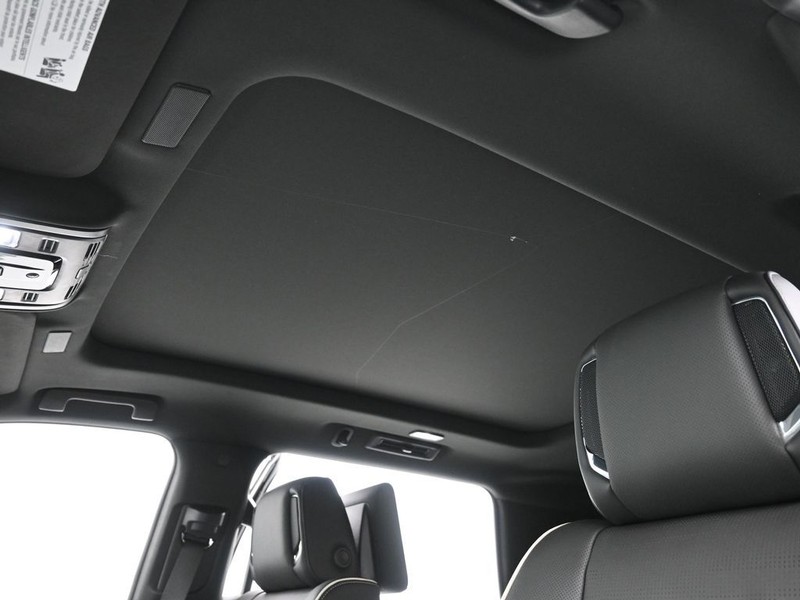 Cadillac Escalade Vehicle Full-screen Gallery Image 19