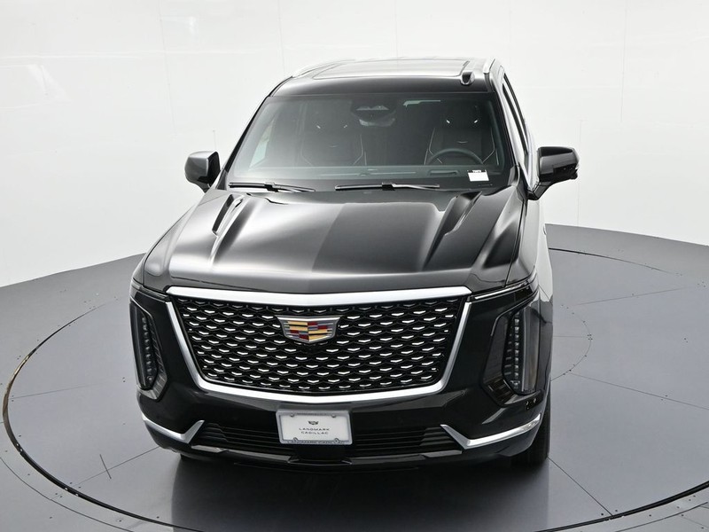 Cadillac Escalade Vehicle Full-screen Gallery Image 21