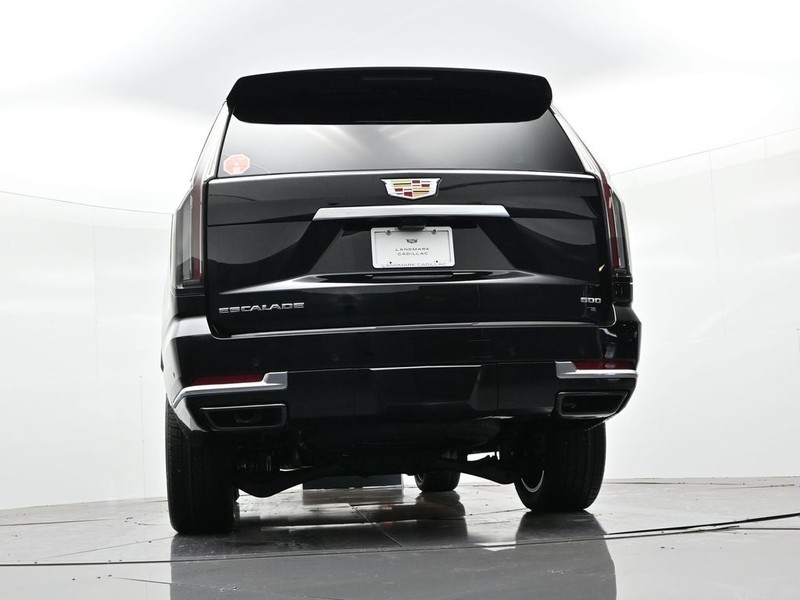 Cadillac Escalade Vehicle Full-screen Gallery Image 25
