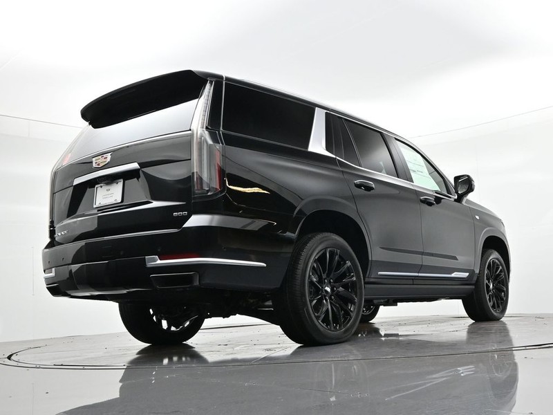Cadillac Escalade Vehicle Full-screen Gallery Image 26