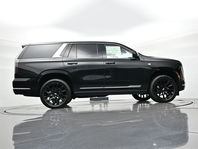 Cadillac Escalade Vehicle Full-screen Gallery Image 27