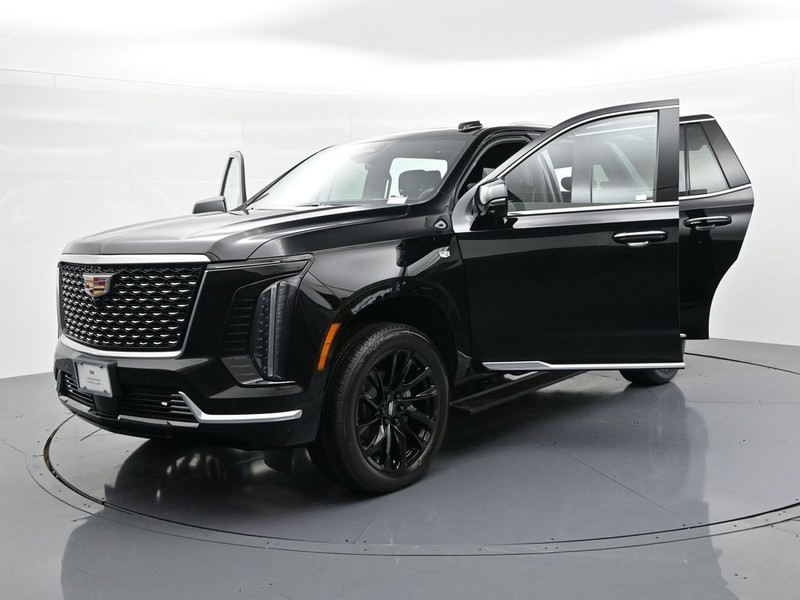 Cadillac Escalade Vehicle Full-screen Gallery Image 30