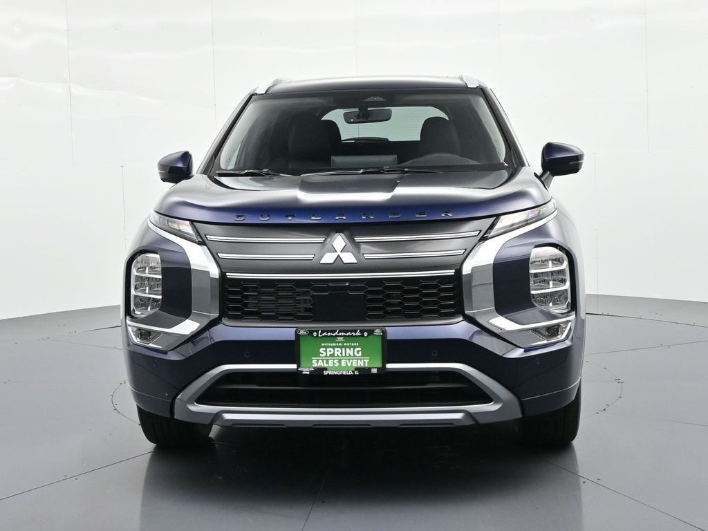 Mitsubishi Outlander Vehicle Full-screen Gallery Image 2