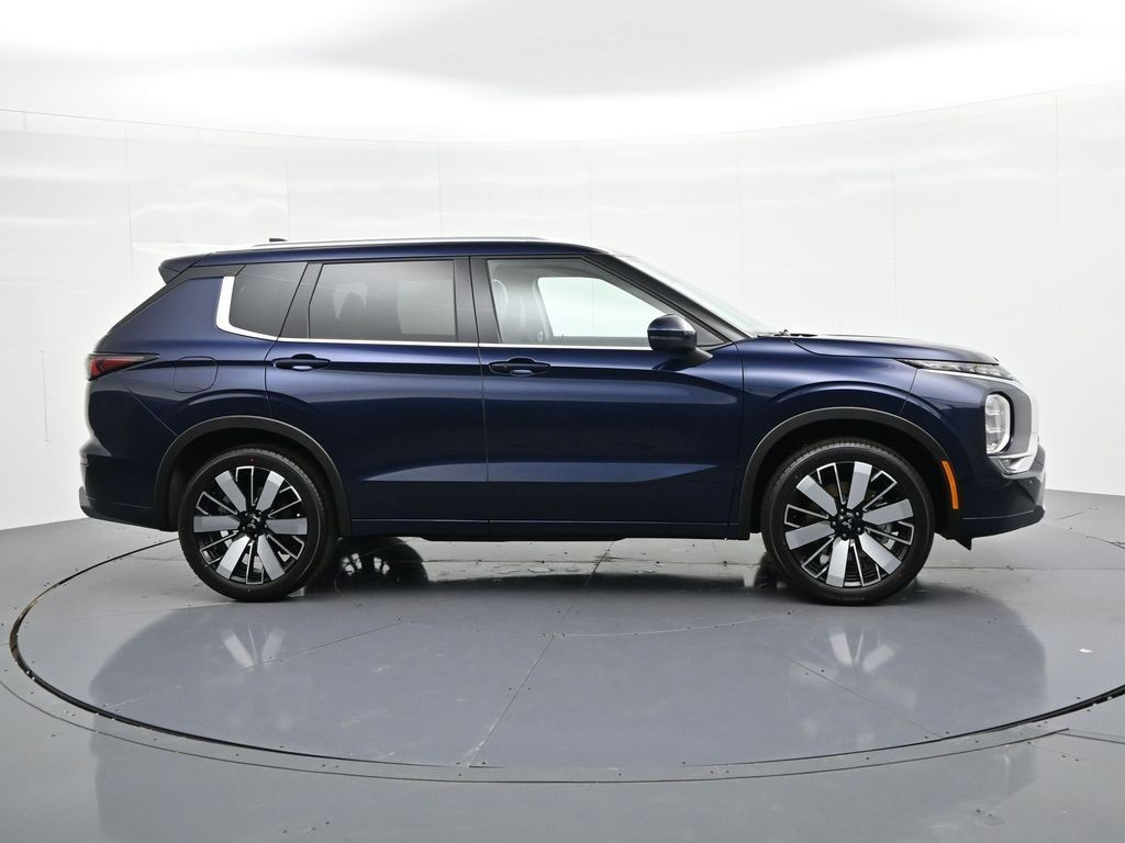 Mitsubishi Outlander Vehicle Full-screen Gallery Image 4