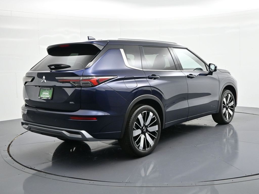 Mitsubishi Outlander Vehicle Full-screen Gallery Image 5