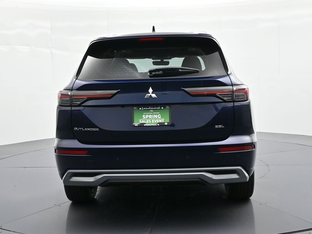Mitsubishi Outlander Vehicle Full-screen Gallery Image 6