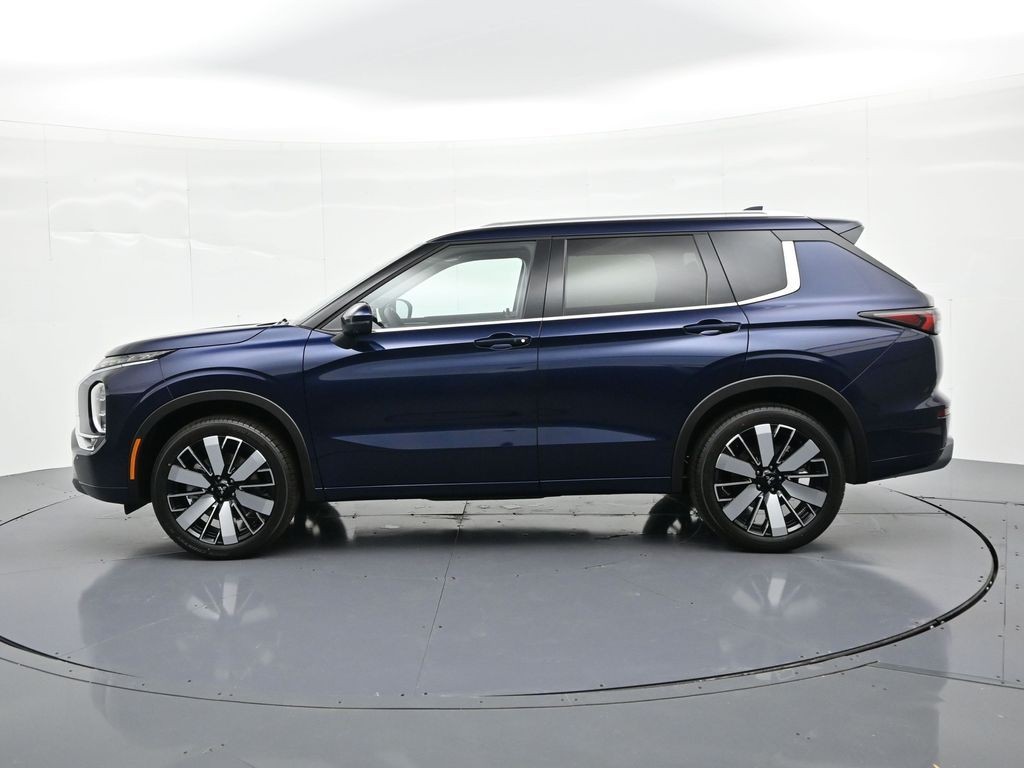 Mitsubishi Outlander Vehicle Full-screen Gallery Image 8