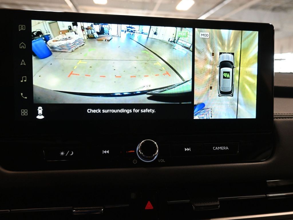 Mitsubishi Outlander Vehicle Full-screen Gallery Image 11