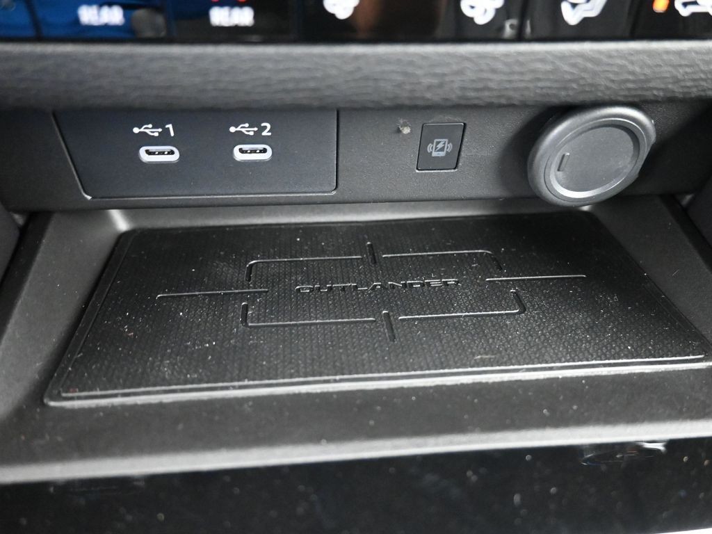 Mitsubishi Outlander Vehicle Full-screen Gallery Image 13