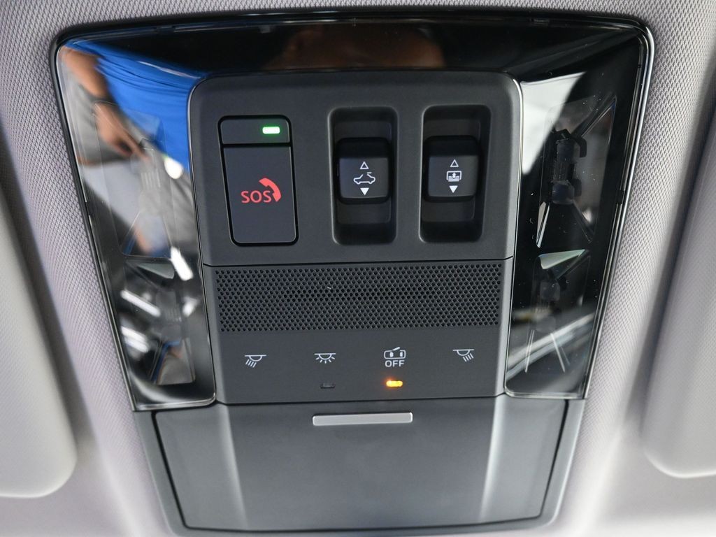 Mitsubishi Outlander Vehicle Full-screen Gallery Image 15