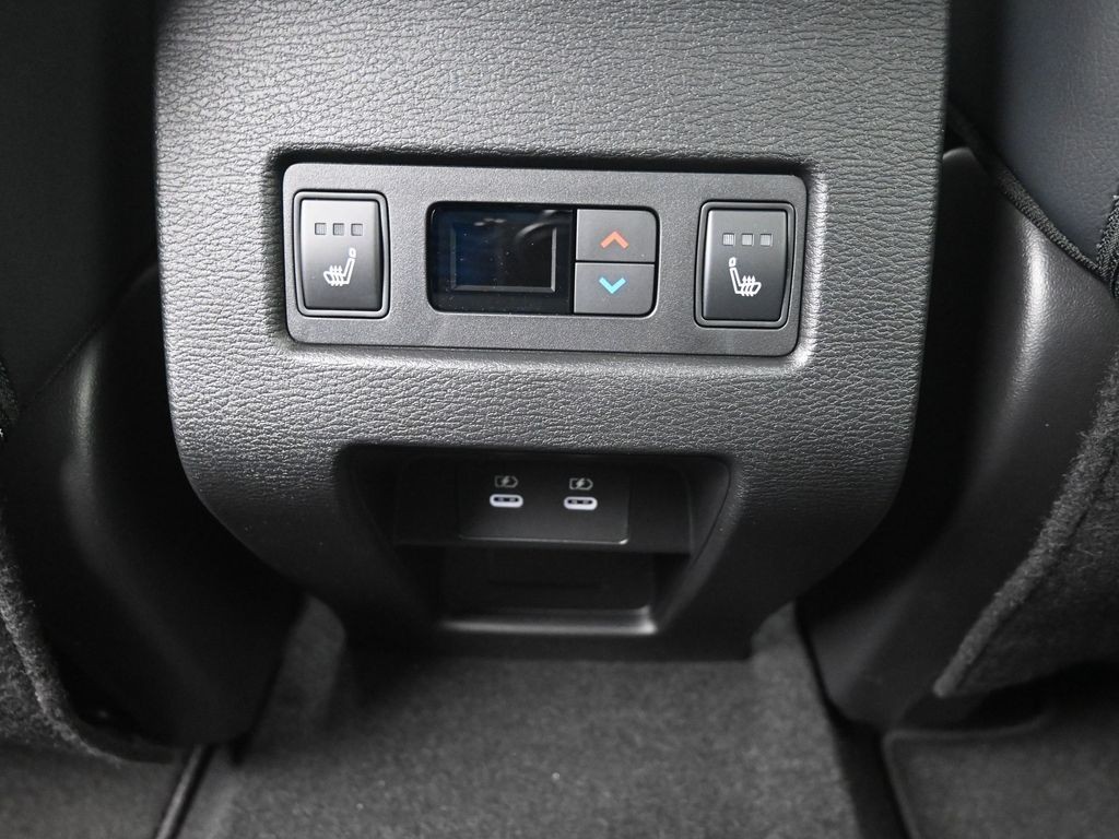 Mitsubishi Outlander Vehicle Full-screen Gallery Image 19