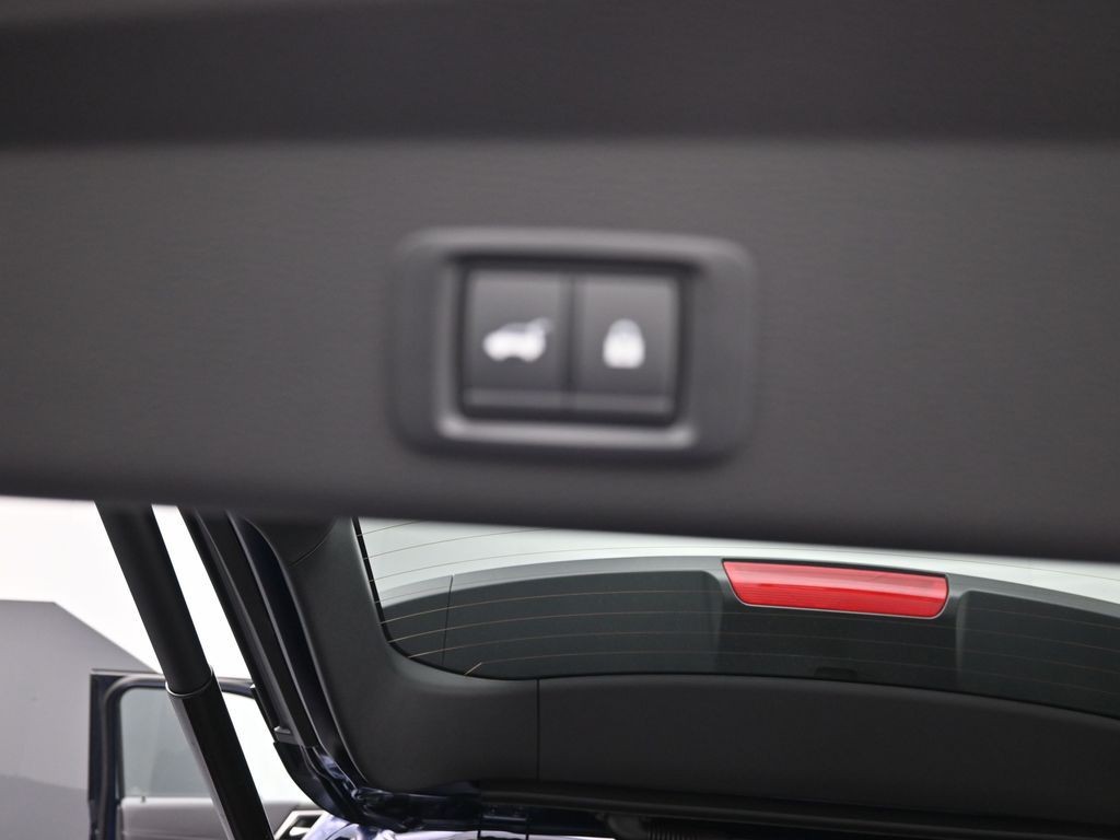 Mitsubishi Outlander Vehicle Full-screen Gallery Image 21