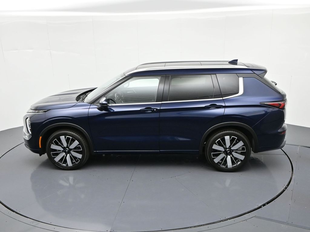 Mitsubishi Outlander Vehicle Full-screen Gallery Image 26