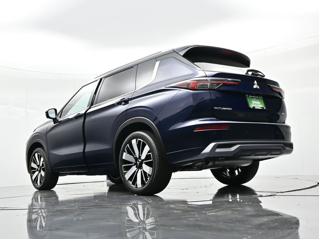 Mitsubishi Outlander Vehicle Full-screen Gallery Image 27