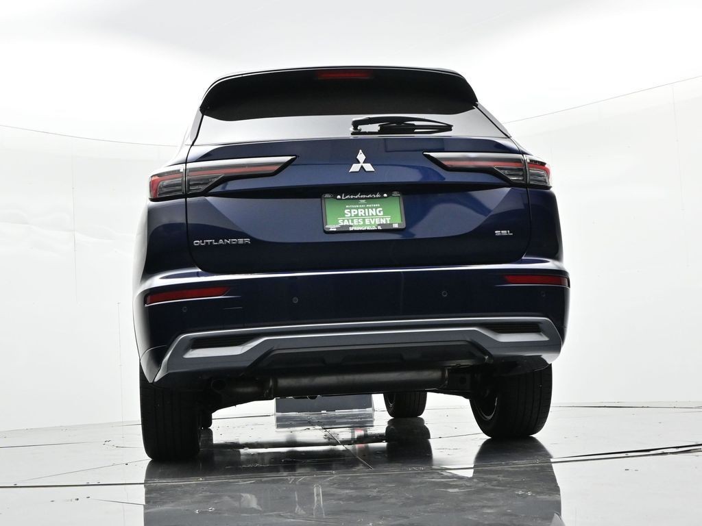 Mitsubishi Outlander Vehicle Full-screen Gallery Image 28