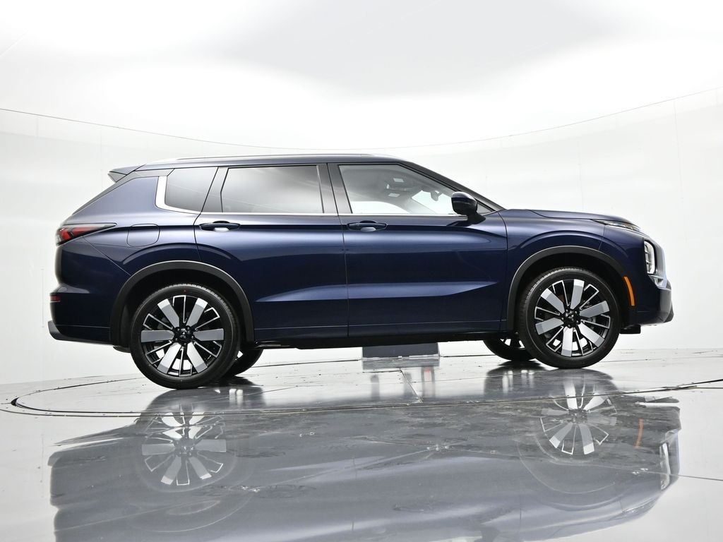 Mitsubishi Outlander Vehicle Full-screen Gallery Image 30