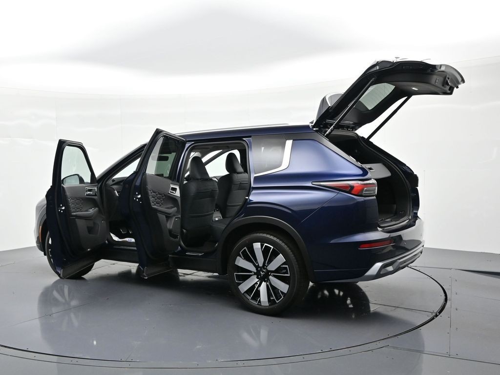 Mitsubishi Outlander Vehicle Full-screen Gallery Image 32