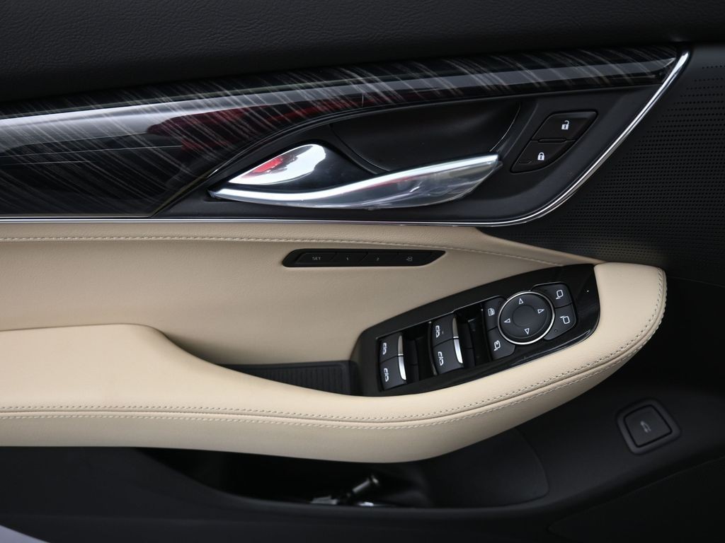 Cadillac CT5 Vehicle Full-screen Gallery Image 10